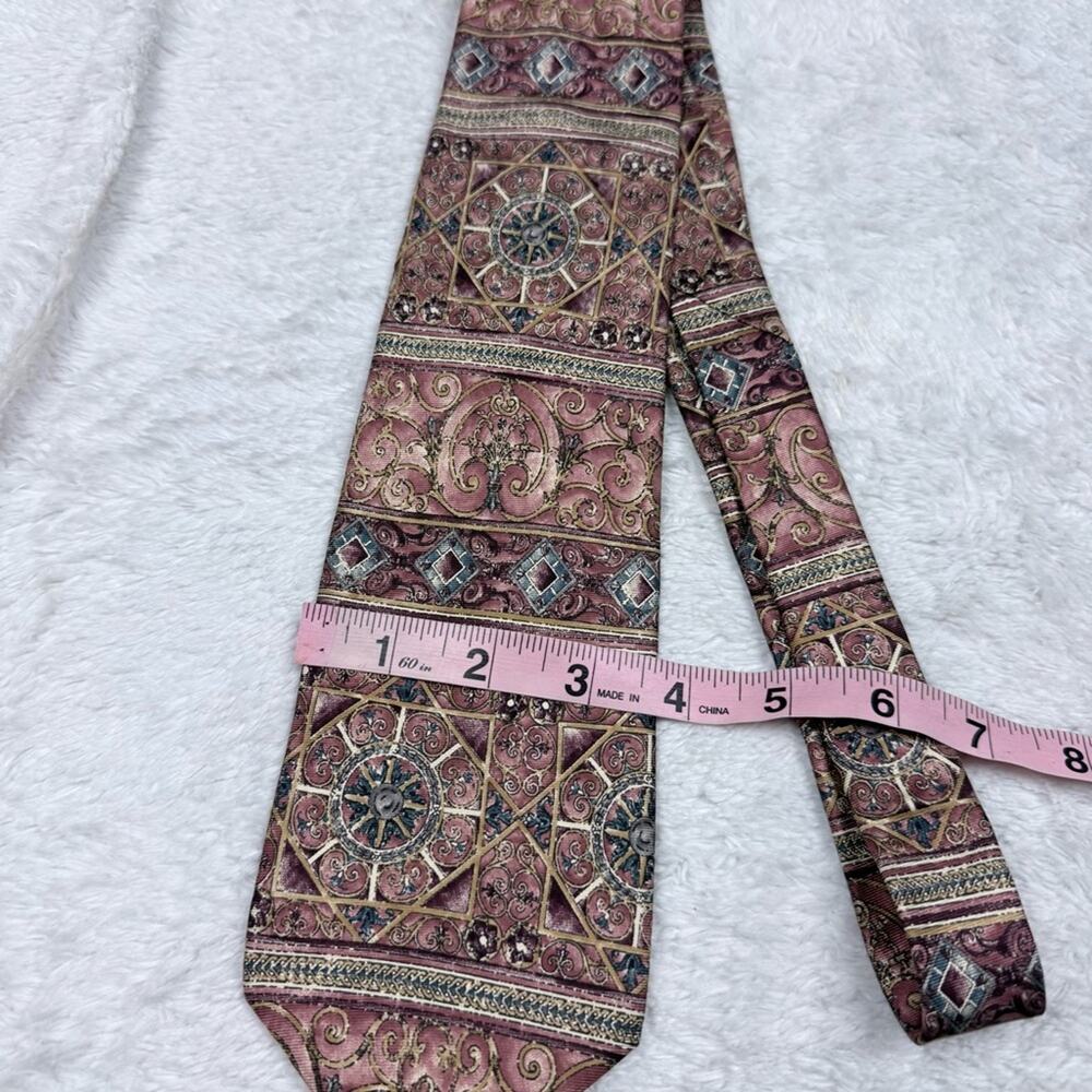 Classic Geometric Men's Tie - Picture 3 of 5